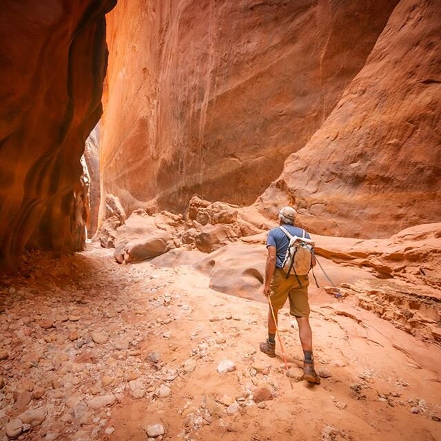 There&amp;rsquo;s a reason that Buckskin Gulch is the raddest, baddest slot around. 12 miles  uninterrupted through the belly of the desert...
☝🏼
We ran the length of it yesterday, to figure out how to best organize overnight trips through it so you as 